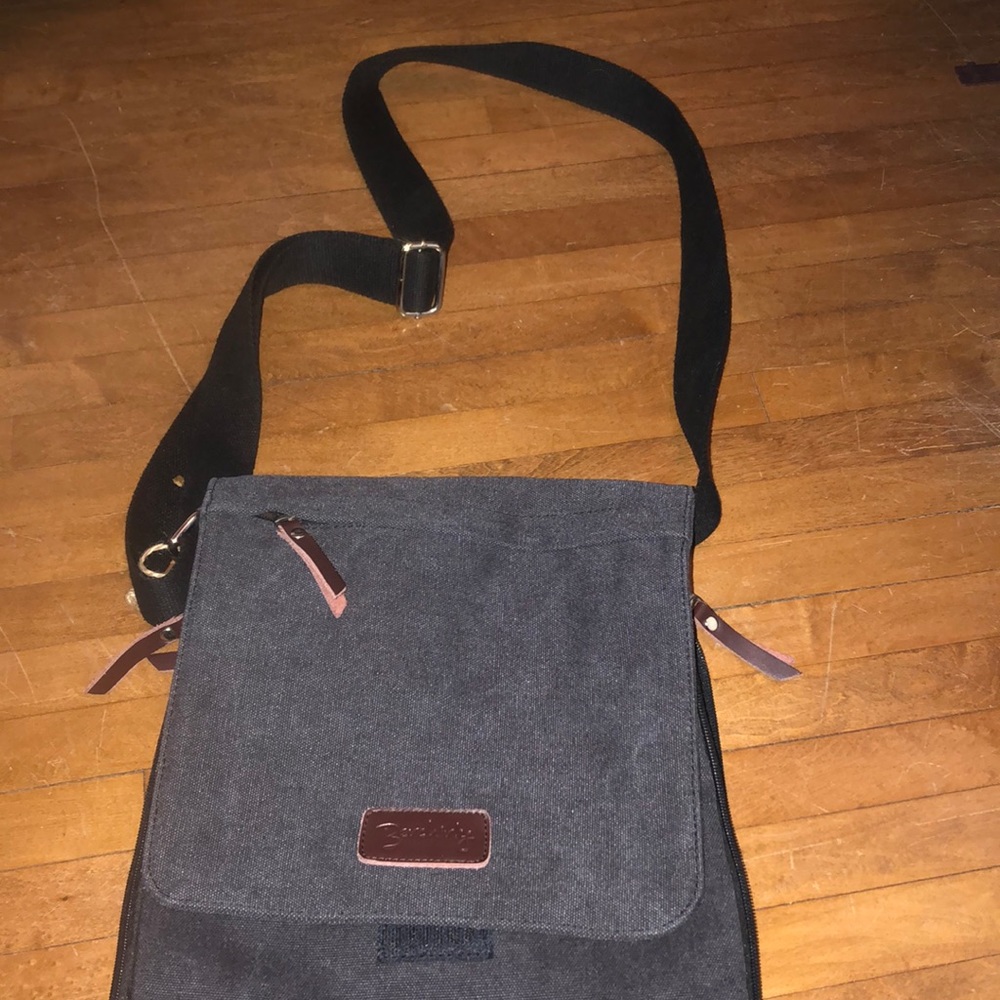 Multi-pocket Over-the-shoulder Purse